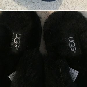 UGG Shoes - UGG Fluff Flip Flop Slippers 6 UGG Shoes - UGG Fluff Flip Flop Slippers 6